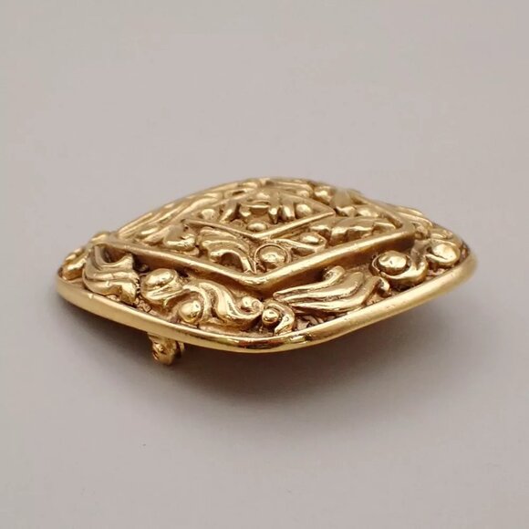 CHANEL CC Logo Pin Brooch Diamond Shaped Gold GHW Vintage Accessory 39YE639 - Picture 3 of 6